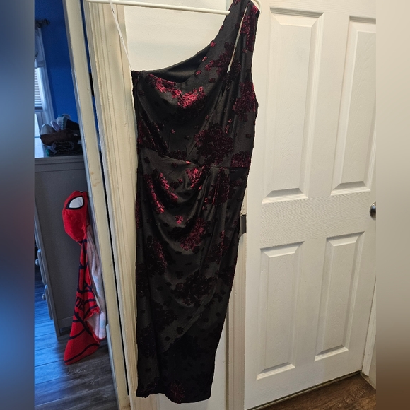 Lulu's Dress - Picture 8 of 8